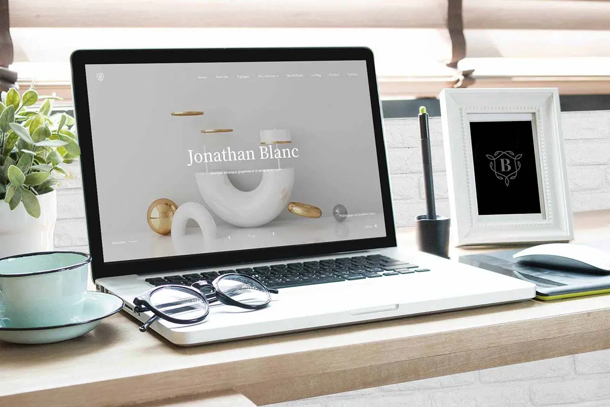 Jonathan Blanc, graphiste, webdesigner et directeur artistique sur Lyon.